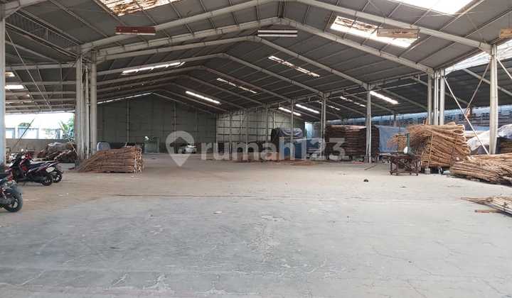For Rent: Ready-to-Use Flood-Resistant Livestock Warehouse For Rent: Ready-to-Use Flood-Resistant Livestock Warehouse