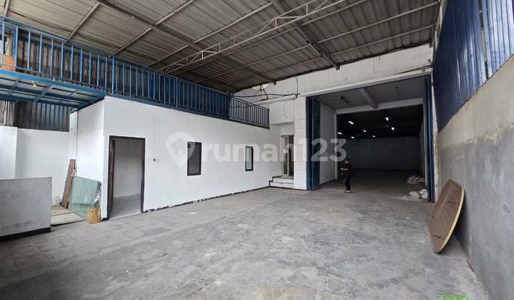For Rent Ready-to-Use Elang Laut Warehouse (340m²) For Rent Ready-to-Use Elang Laut Warehouse (340m²)