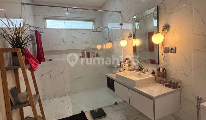 For Sale Comfortable and Quiet House Near Mall 2