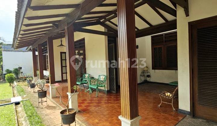 Rumah mewah dengan tanah super lega di kawasan Pangkalan Jati