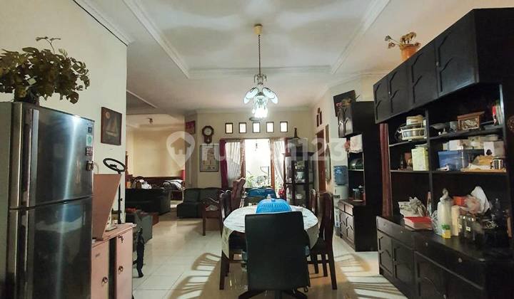 Rumah 2 Lantai di Komplek Megapolitan Cinere 2