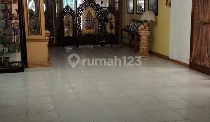 Rumah Kokoh Komplek Elit Jakarta Selatan Lokasi Strategis