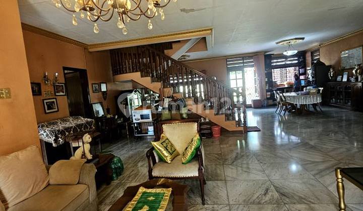 Rumah mewah dengan tanah super lega di kawasan Pangkalan Jati 2
