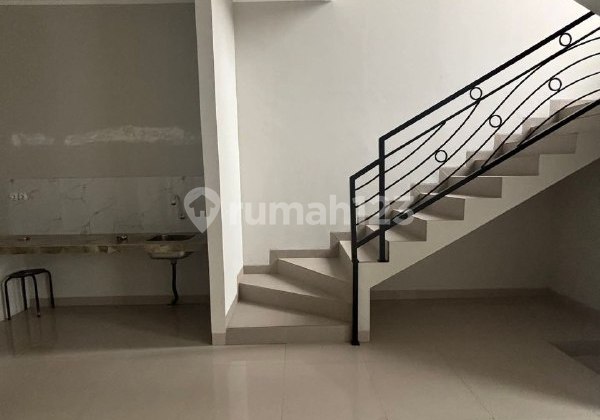 New House in Megapolitan Cinere Complex must be surveyed for a good layout. 2