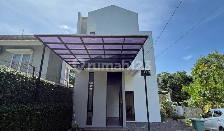  Rumah Dengan konsep industrial yang tegas dan elegan