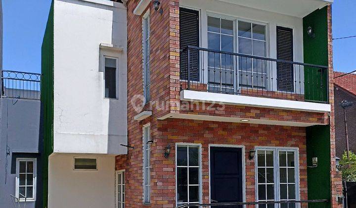 Disewakan Rumah Minimalis,compact Dan Di Tengah Kota Di Daerah Cikutra Barat.