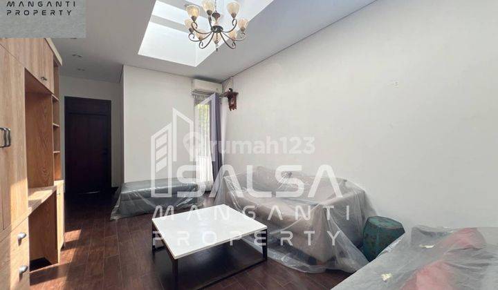 DISEWAKAN RUMAH CANTIK BANGUNAN 2 LANTAI FURNISH SIAP HUNI HARGA 750 JUTA AREA MENTENG KUNINGAN KEBAYORAN BARU LOKASI STRAYEGIS AREA MENTENG JAKARTA PUSAT 4