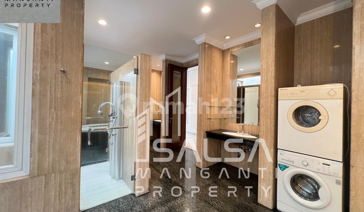 DISEWAKAN RUMAH MEWAH LUXURY AREA SELONG SENOPATI DEKAT TRUNOJOYO SIAP HUNI PARKIRAN BISA 10 MOBIL HARGA RP.2 M AN SELONG SENOPATI KEBAYORAN BARU JAKARTA SELATAN  4
