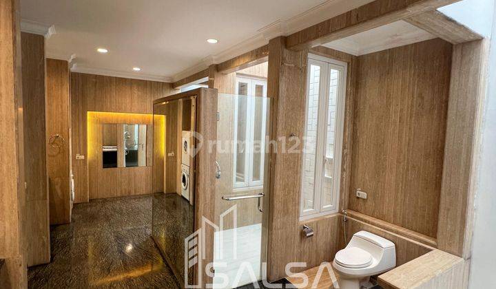 DISEWAKAN RUMAH MEWAH LUXURY AREA SELONG SENOPATI DEKAT TRUNOJOYO SIAP HUNI PARKIRAN BISA 10 MOBIL HARGA RP.2 M AN SELONG SENOPATI KEBAYORAN BARU JAKARTA SELATAN  7