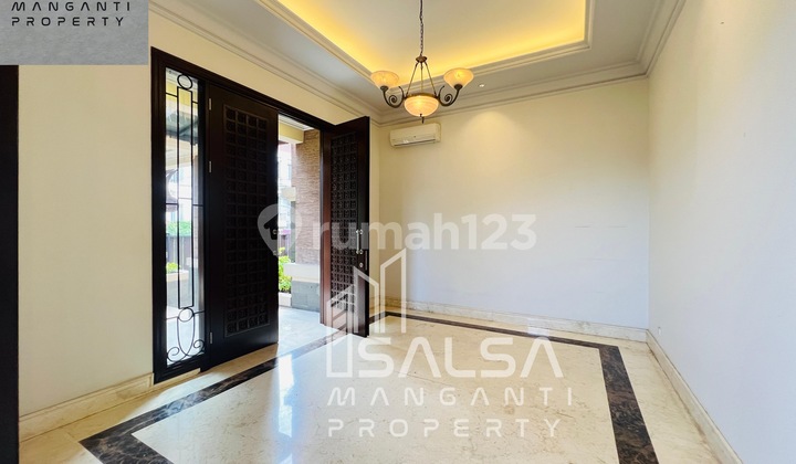 DISEWAKAN CEPAT RUMAH MEWAH SEMI FURNISH DEKAT SEKOLAH JIS DAN MALL PONDOK INDAH HARGA RP.800 JUTAAN AREA PONDOK INDAH JAKARTA SELATAN 2