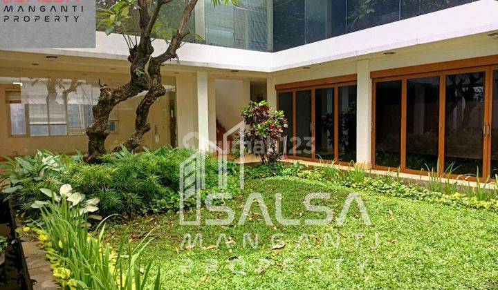 Disewakan Rumah Mewah Bisa Kantor/ Office area menteng luas tanah 1800 meter harga Rp.2.8 M Parkiran bisa 25 mobil  Parkir luas, Cocok utk kantor swasta/pemerintah, lembaga pendidikan, kantor kedutaan.., laboratorium, klinik/kesehatan, Area menteng jakart 1