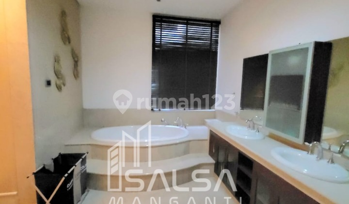 Disewakan Cepat Rumah Mewah  Furnish Ada Home Theater dan Double Gate  Harga Rp.1,8M an Lokasi Strategis Area Pejabat Ambassy Kedutaan Dan Dekat Mega Kuningan Dan Kebayoran Baru Dan Senayan Dan Sudirman Area  Menteng Jakarta Pusat 4