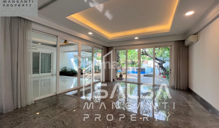 DISEWAKAN RUMAH MEWAH LUXURY AREA SELONG SENOPATI DEKAT TRUNOJOYO SIAP HUNI PARKIRAN BISA 10 MOBIL HARGA RP.2 M AN SELONG SENOPATI KEBAYORAN BARU JAKARTA SELATAN  9