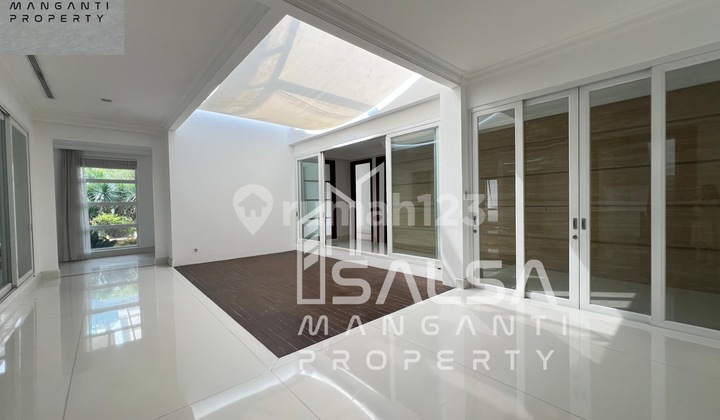 DISEWAKAN RUMAH MEWAH LUXURY AREA SELONG SENOPATI DEKAT TRUNOJOYO SIAP HUNI PARKIRAN BISA 10 MOBIL HARGA RP.2 M AN SELONG SENOPATI KEBAYORAN BARU JAKARTA SELATAN  2