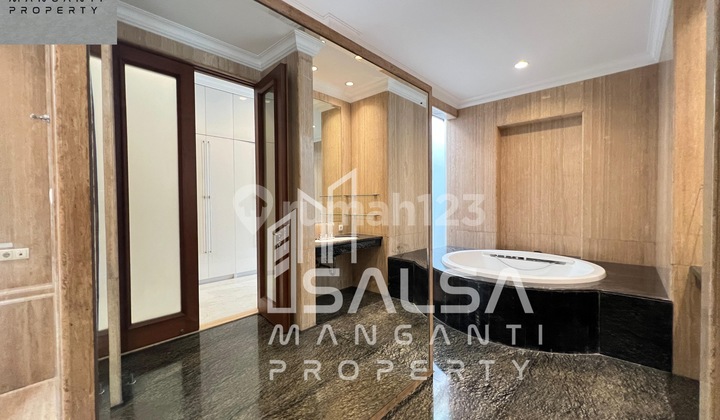 DISEWAKAN RUMAH MEWAH LUXURY AREA SELONG SENOPATI DEKAT TRUNOJOYO SIAP HUNI PARKIRAN BISA 10 MOBIL HARGA RP.2 M AN SELONG SENOPATI KEBAYORAN BARU JAKARTA SELATAN  8
