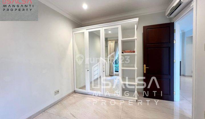 DISEWAKAN CEPAT RUMAH CANTIK ASRI SEMI FURNISH SIAP HUNI HARGA RP.600 JUTAAN AREA DEKAT SEKOLAH INTERNASIONAL JIS DAN MALL PONDOK INDAH DAN BUKIT GOLF AREA PONDOK INDAH JAKARTA SELATAN 3