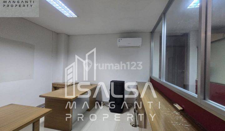 DISEWAKAN CEPAT KOMERSIAL OFFICE SPACE 2 LT BISA KANTOR ATAU CAFE ATAU RESTO LOKASI STRATEGIS DEKAT SENAYAN DAN BLOK M DAN MABES DAN DEKAT SCBD HARGA RP.1.5 M DI PINGGIR JALAN RAYA  KEBAYORAN BARU JAKARTA SELATAN    2