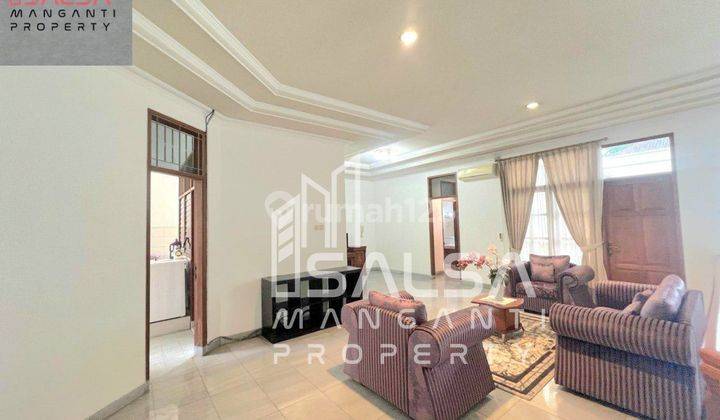 DISEWAKAN RUMAH MEWAH FURNISH SIAP HUNI HARGA RP.600 JUTAAN AREA PEJABAT DAN KEDUTAAN DAN PERKANTORAN AREA MEGA KUNINGAN,KUNINGAN JAKARTA SELATAN 1
