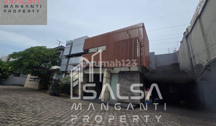 DISEWAKAN CEPAT KOMERSIAL OFFICE SPACE 2 LT BISA KANTOR ATAU CAFE ATAU RESTO LOKASI STRATEGIS DEKAT SENAYAN DAN BLOK M DAN MABES DAN DEKAT SCBD HARGA RP.1.5 M DI PINGGIR JALAN RAYA  KEBAYORAN BARU JAKARTA SELATAN    1