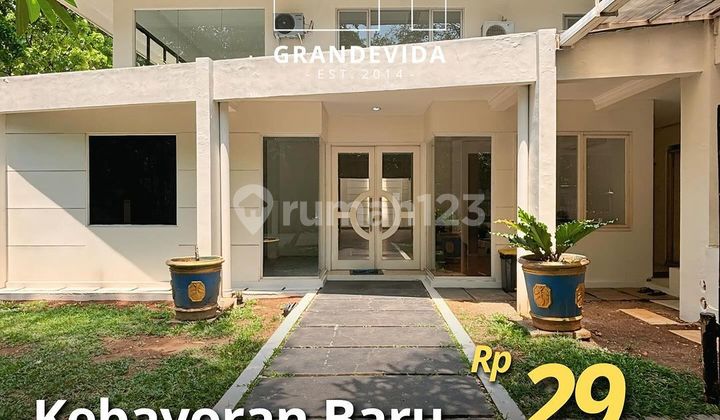 Dijual Rumah di Kebayoran Baru Posisi Hook, Bangunan 2 Lantai, Halaman dan Balkon Luas.