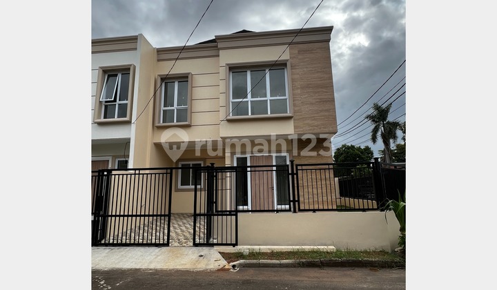 Asri House Hook Position in Gading Serpong, Tangerang