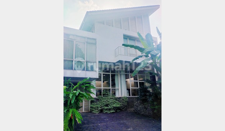 Rumah Design Modern Tropis 2 Lantai, Split Level di Puspitaloka - BSD City