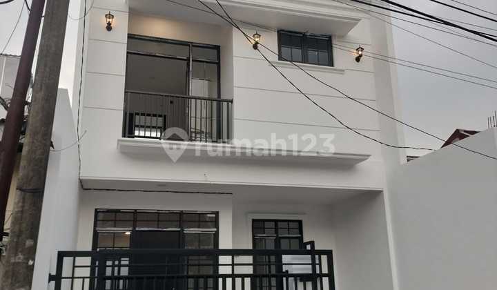 Classic Modern Luxury House at Kencana Loka 12.5 BSD, South Tangerang