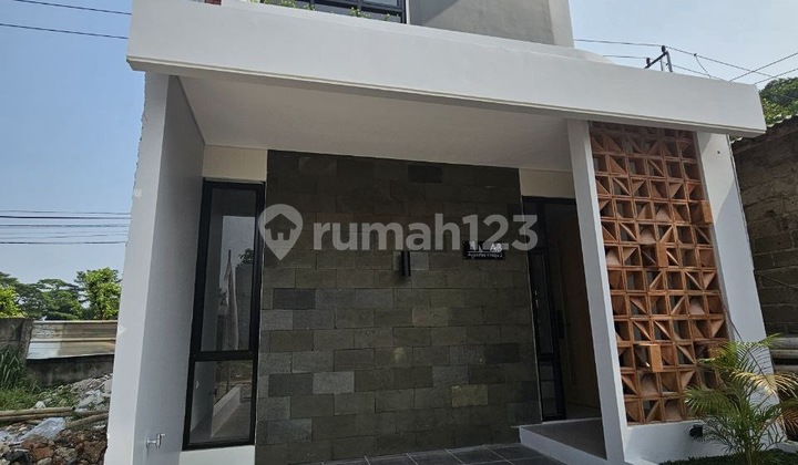 Two-Story House with Red Brick Specs Near Canggis Toll Gate Exit Two-Story House with Red Brick Specs Near Canggis Toll Gate Exit