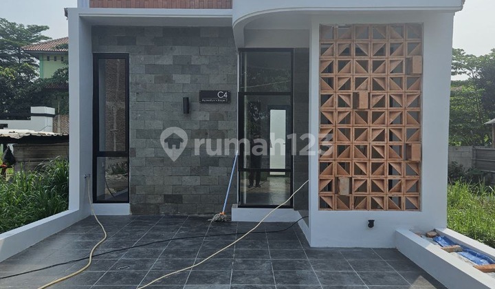 Rumah Dengan Spek Bata Merah Dekat Pintu Tol Cimanggis