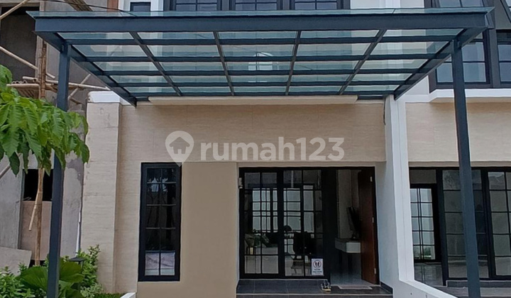 For Sale, Ready to Occupy House with Road Access Near Depok Lama Station