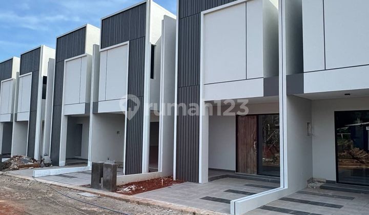 For Sale: 2-Story House in Sawangan Housing Complex For Sale: 2-Story House in Sawangan Housing Complex