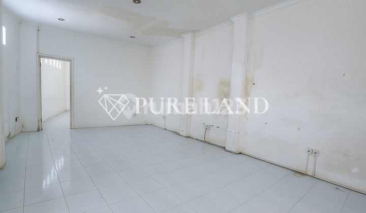 Strategic 1000m2 Commercial Building in Kuta 2