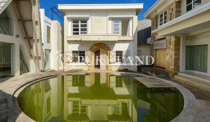 1000m2 Strategic Commerce Building in Kuta