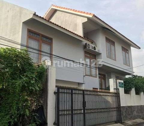 2-Story House in Radio Dalam Complex, Kebayoran Baru, South Jakarta 2-Story House in Radio Dalam Complex, Kebayoran Baru, South Jakarta