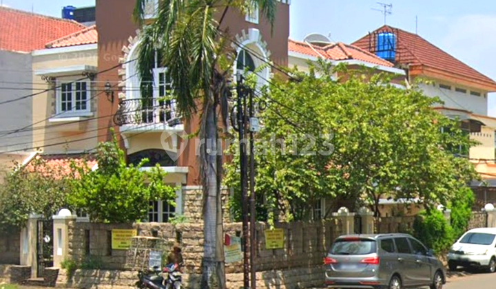 Sewa Rumah Mewah Indah Strategis Parkir Luas di Citra Garden 3, Jakarta Barat