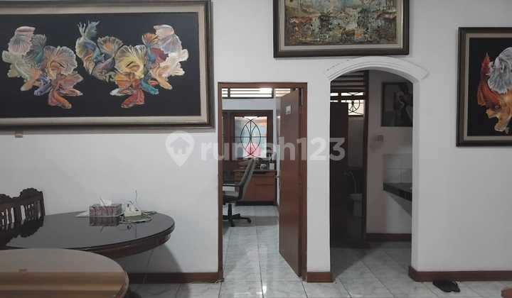 Old House with Large Yard, Very Strategic Location on the Side of Tebet Main Road, South Jakarta 2
