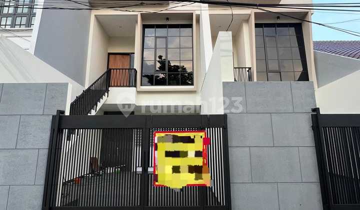 Dijual Rumah Baru 3 Lantai Siap Huni di Tomang