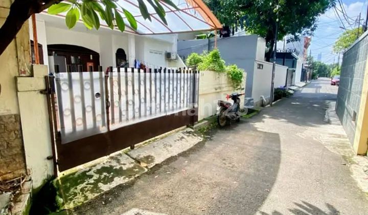 Beautiful Ready-to-Live Flood-Free House in Kemanggisan Utama - West Jakarta Beautiful Ready-to-Live Flood-Free House in Kemanggisan Utama - West Jakarta