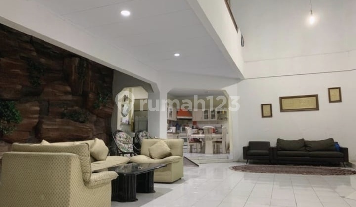 Rumah Bagus Area Komersil Hadap Jalan Raya di Meruya, Jakarta Barat 2