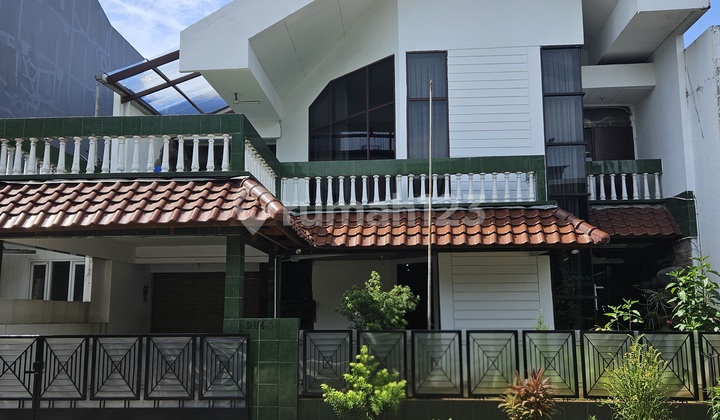 Rumah Cantik Nyaman dan Strategis di Kawasan Elite Intercon - Jakarta Barat Rumah Cantik Nyaman dan Strategis di Kawasan Elite Intercon - Jakarta Barat