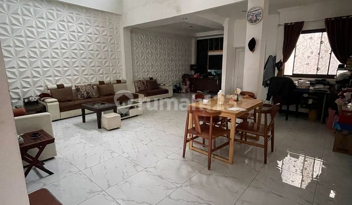 Rumah Bagus 3 Lantai Siap Huni Ada Rooftop di Meruya, Jakarta Barat 1