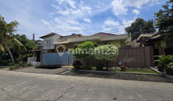 Jual Cepat Rumah Indah Lingkungan Asri Lokasi Strategis di Kebayoran Lama, Jakarta Selatan