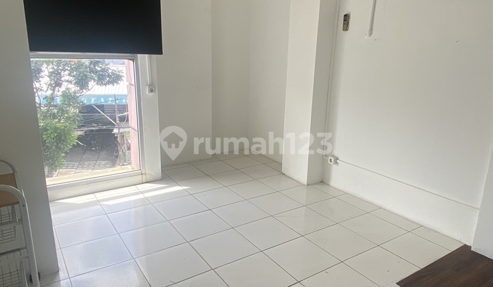 Strategic Location Ruko for Rent on Petogagan Main Road Side, Kebayoran Baru - South Jakarta Strategic Location Ruko for Rent on Petogagan Main Road Side, Kebayoran Baru - South Jakarta