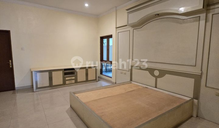 Rumah Mewah Bagus Siap Huni Lokasi Strategis di Kawasan Tebet - Jakarta Selatan 1