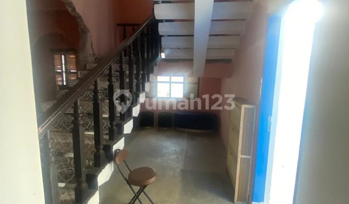 Beautiful Studio House Rental in a Strategic Location with Swimming Pool in Kemang, South Jakarta 2