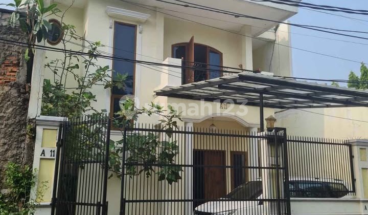 Quick Sale: 2-Story Move-In Ready House in Kebon Jeruk