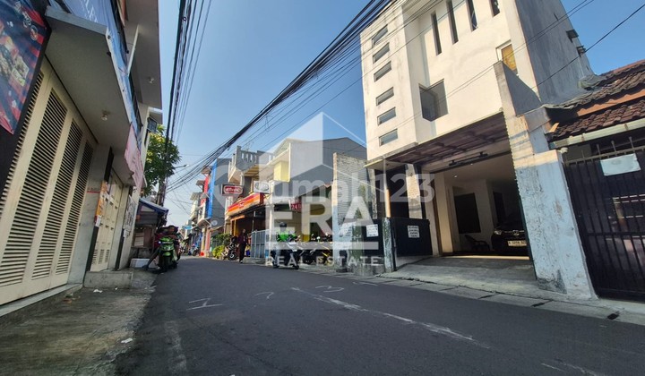 Dijual Rumah Kos-Kosan Aktif 3 Lantai Kamar Terisi Penuh Dijual Rumah Kos-Kosan Aktif 3 Lantai Kamar Terisi Penuh