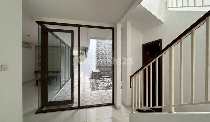 Disewakan rumah siap huni semi furnish di Discovery Bintaro 1