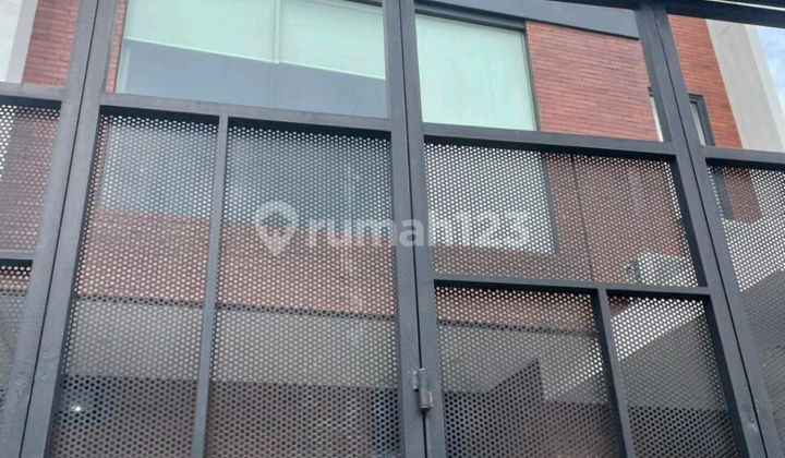 Dijual Rumah Ada Kolam Renang Air Panas di Rengas