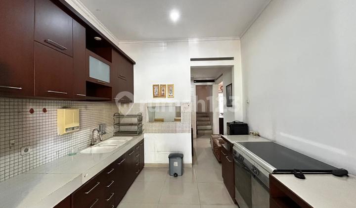 Dijual Rumah Fully Furnished di Sektor 5 Bintaro Dekat Stan